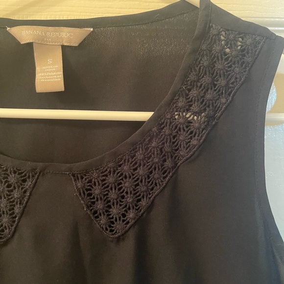 Banana Republic Navy Sleeveless Top with Crochet Lace Neckline – Size S - Picture 4 of 4